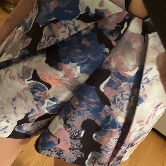 Floral plunge neck romper - Picture 3 of 3